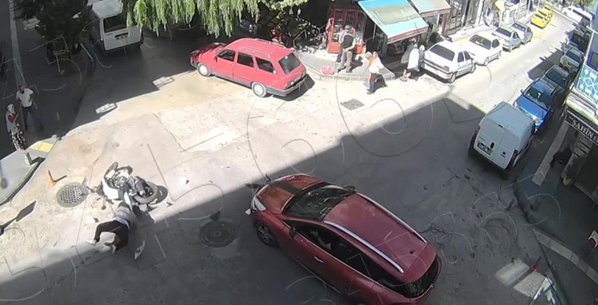 Amasya’da otomobile çarpan motosikletin sürücüsü havada takla attı Amasya’da otomobile çarpan motosikletin sürücüsü havada takla attı