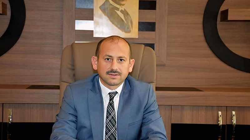 Samsun Gençlik ve Spor İl Müdürü Dereci: Bakanlık, Samsun 19 Mayıs Stadı zemini için 1 sezon daha oynanabilir kararı vermişti Samsun Gençlik ve Spor İl Müdürü Dereci: Bakanlık, Samsun 19 Mayıs Stadı zemini için 1 sezon daha oynanabilir kararı vermişti