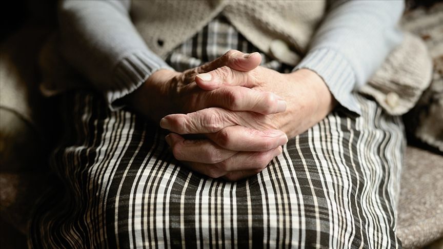 SON DAKİKA Bugün Dünya Alzheimer Günü! Alzheimer hastalığı genel özellikleri ne? En önemli risk faktörü yaş! Hasta yakınları nelere dikkat etmeli?