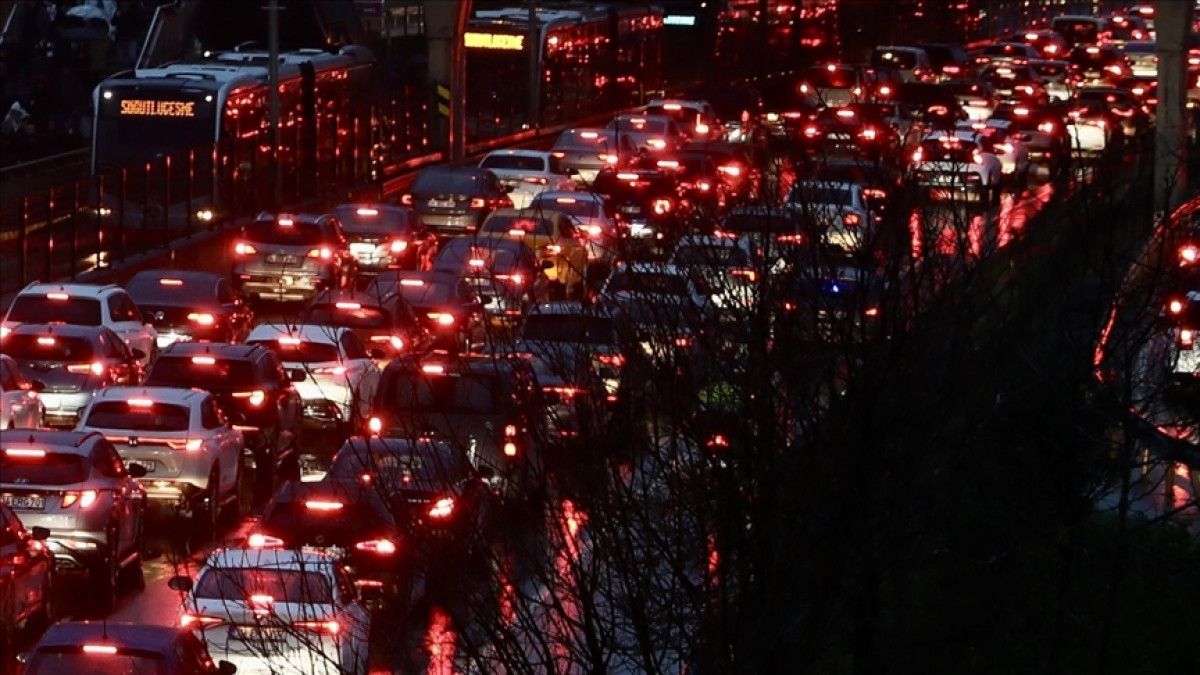 İstanbul’da trafik yoğunluğu yüzde 83’e ulaştı