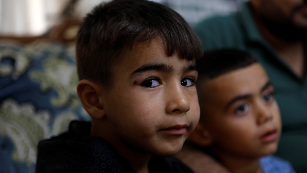 İsrail Askerleri, El-Halil’de İki Çocuğu Darbetti