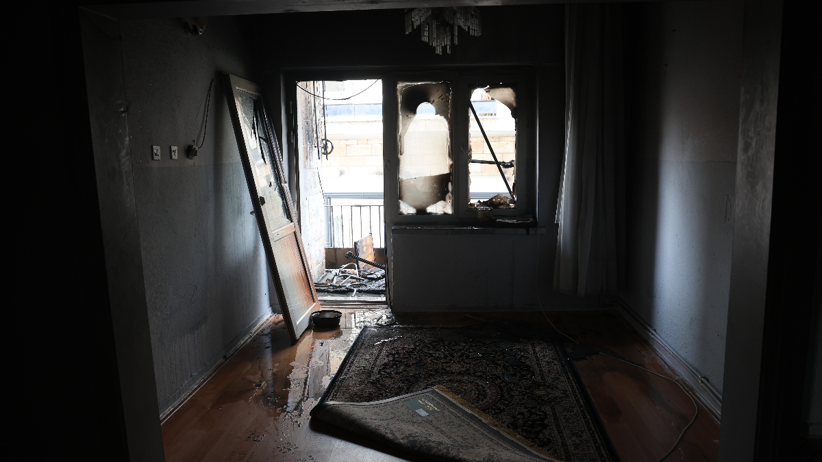 Nevşehir’de Komşu, Yangını Söndürerek Çocukları Kurtardı Nevşehir’de Komşu, Yangını Söndürerek Çocukları Kurtardı