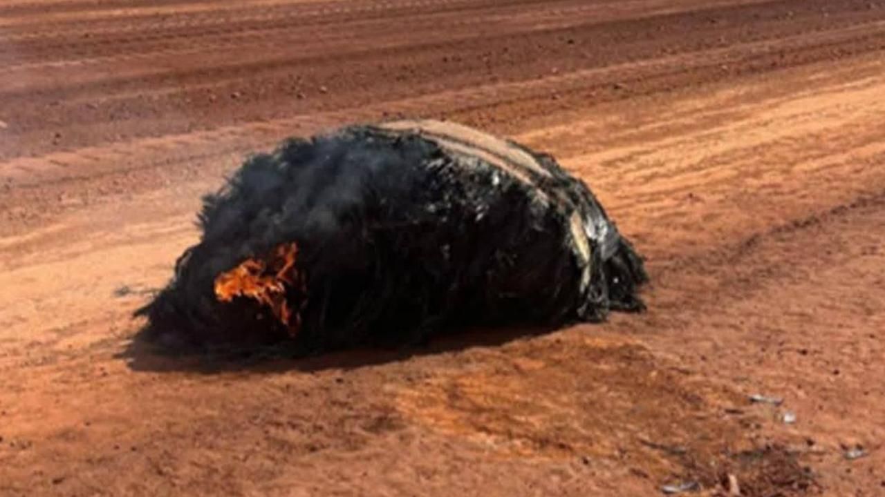 Çölde Bulunan Yanık Cisim Uzay Aracı Parçası Olabilir Çölde Bulunan Yanık Cisim Uzay Aracı Parçası Olabilir