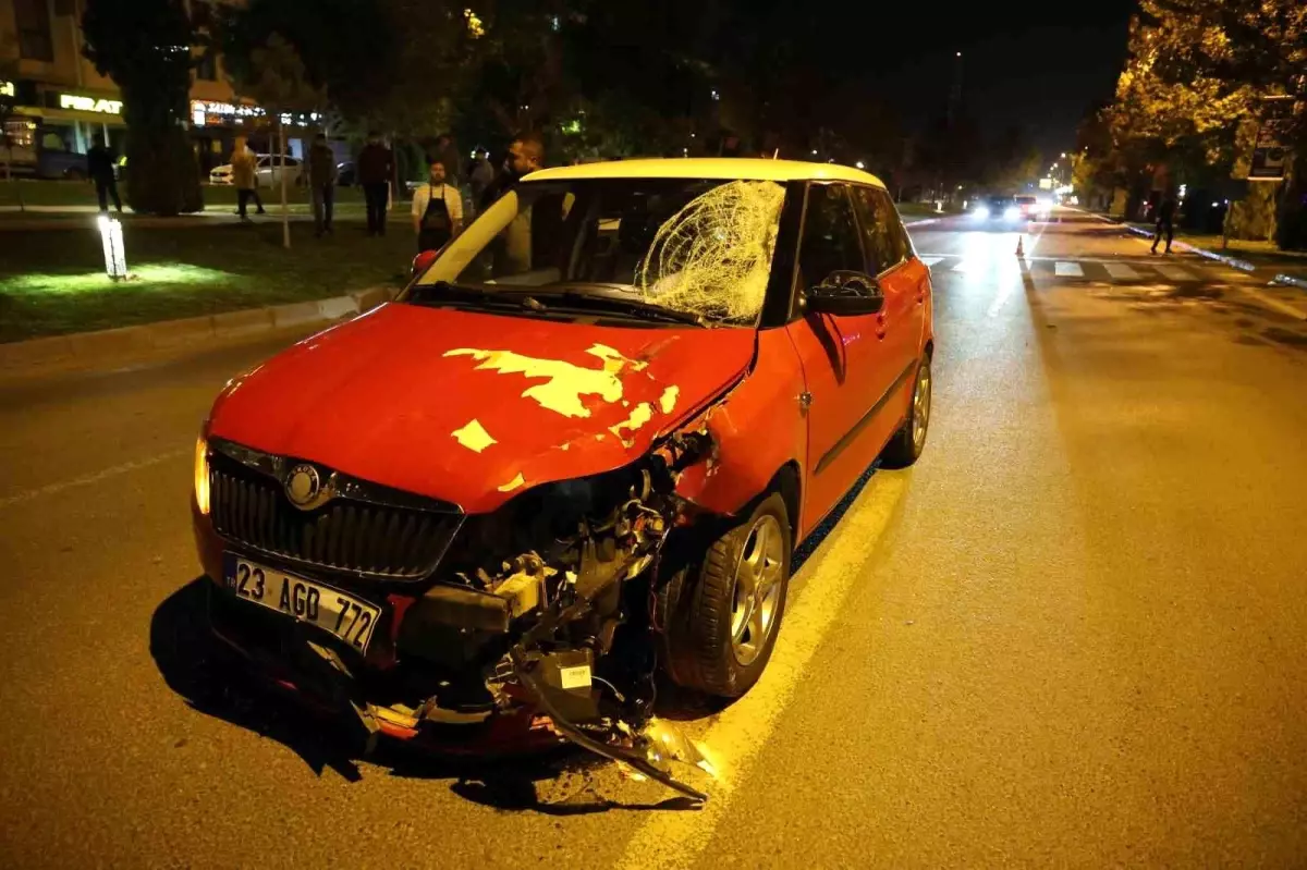 Elazığ’da Otomobil Kazası: İki Yaya Ağır Yaralandı