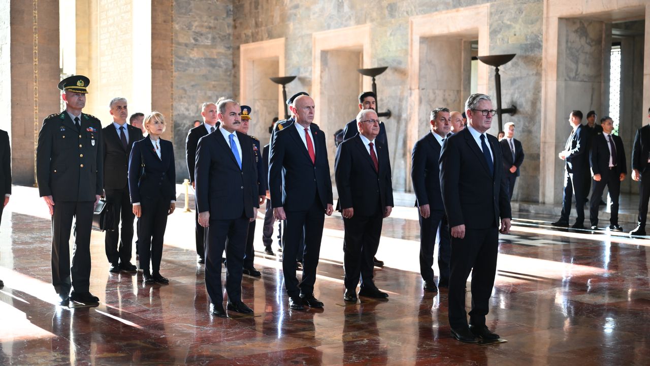 İngiltere Başbakanı Anıtkabir’i Ziyaret Etti İngiltere Başbakanı Anıtkabir’i Ziyaret Etti