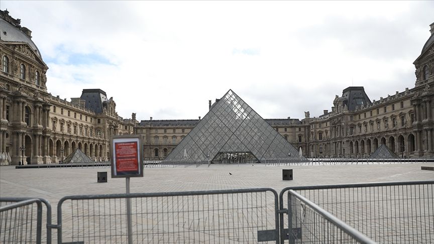 Fransa’da Louvre Müzesi Soygunuyla İlgili İki Gözaltı