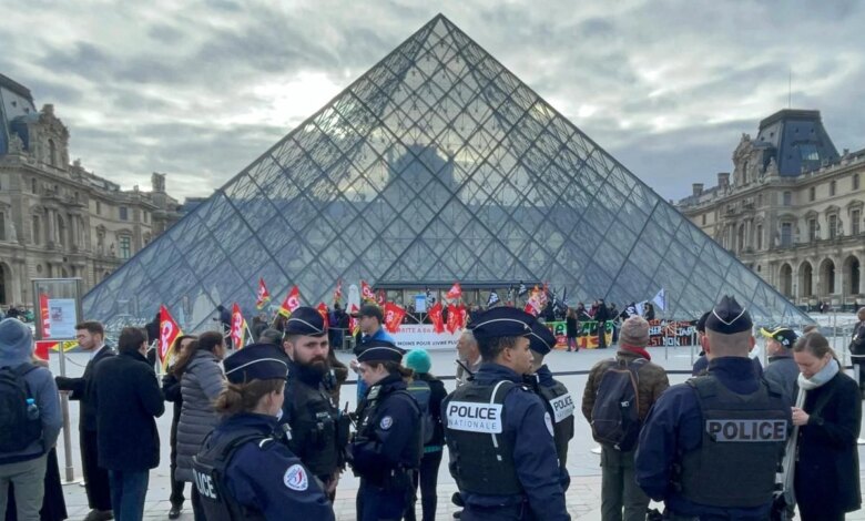 Louvre Müzesi’ndeki Tarihi Mücevherler Fransa Bankası’na